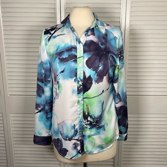 Chico's Tops - CHICO’S Painted Passion Sophia, Top Womens US
Size (S) (4) Button Up Roll Tab.